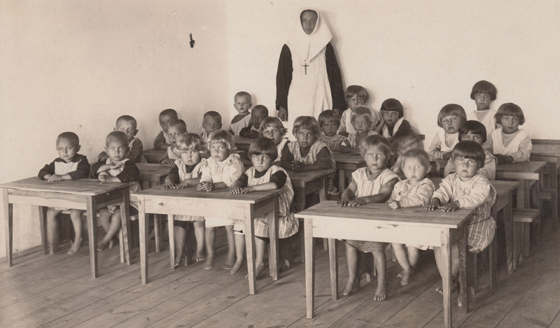 FOT. ZDJĘCIA Z ARCHIWUM SIÓSTR SŁUŻEBNICZEK ZE STAREJ WSI